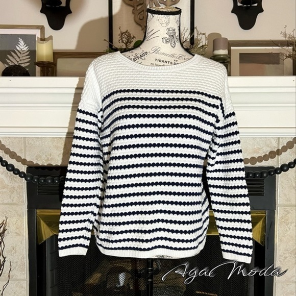 Talbots Sweaters - Talbots white and navy textured  crew neck sweater